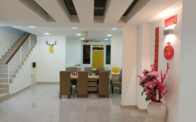 Entire Residential Home•Jia Residences Bkt Serdang沙登温暖的家 - photo 2