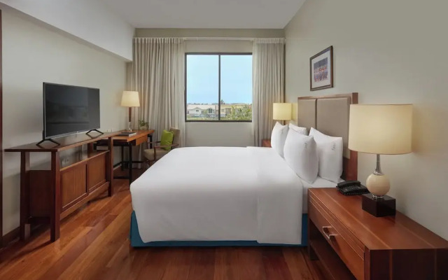 Holiday Inn & Suites Batangas Limapark by IHG