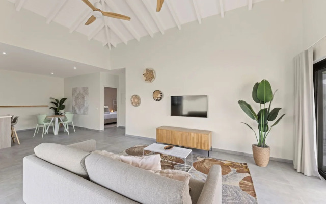 Villa Paradise with pool at mambo beach