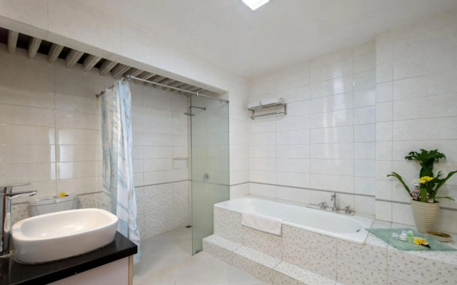 Royal Hotel and Villa Trawas