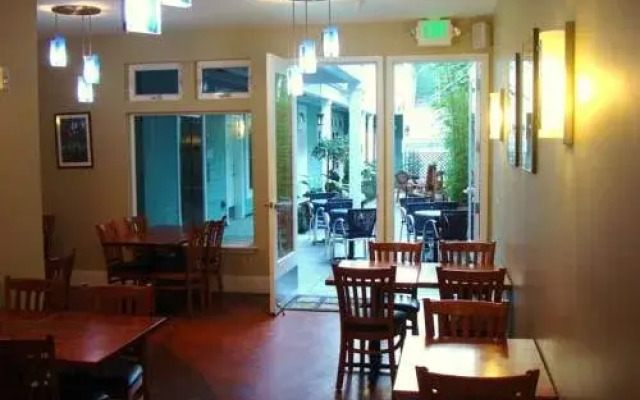 Pacific Blue Inn