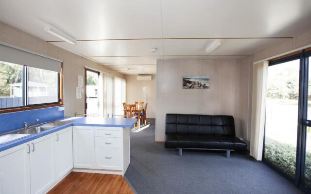 Seven Mile Beach Cabin and Caravan Park