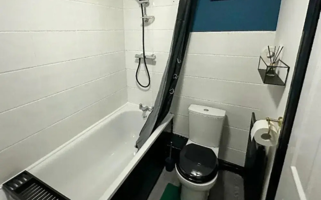 Beautiful House Off-road Free Parking