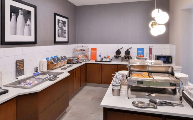 Hampton Inn & Suites Legacy Park-Frisco