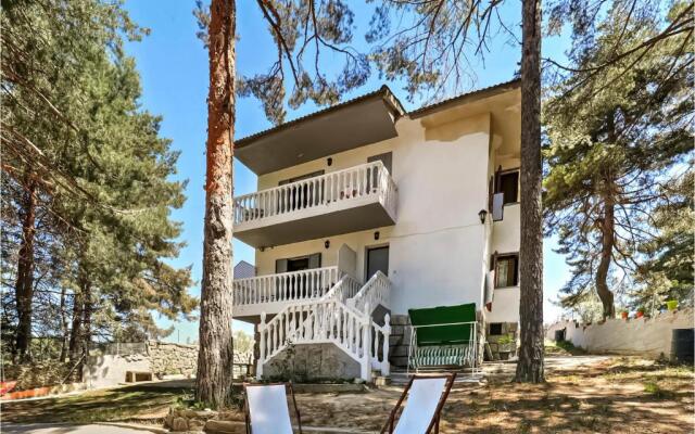 Awesome home in Navarredonda de Gredos with WiFi and 3 Bedrooms