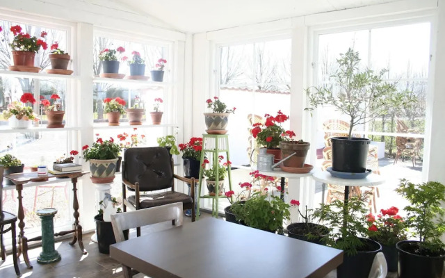 Hoby Gård Bed & Breakfast