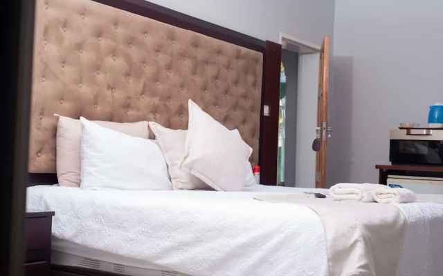 Comfort-driven Hotel Rooms in Hazeldene - 2335