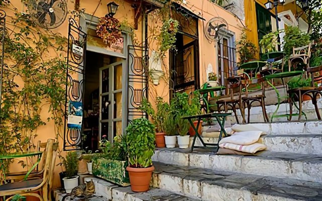 Back To Tradition In The Heart Of Plaka