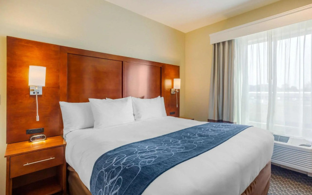 Comfort Suites Burlington near I-5