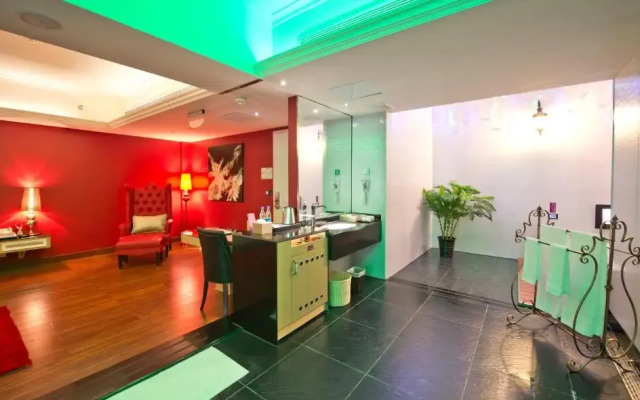 The Royal Pinnacle Hotel