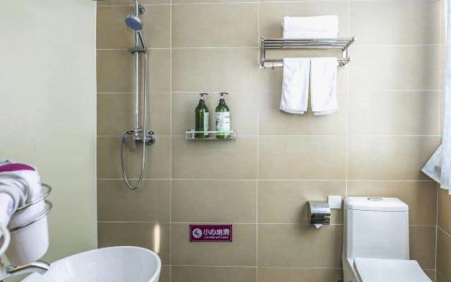 Violet-themed Hotel (Wanda Plaza, Yantai)