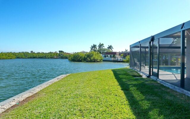 Waterfront Home on key lot With Pool/view of River