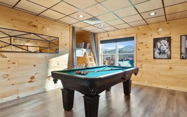 Parkway Paradise w Private Hot Tub