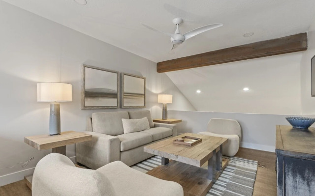 Snow Flower 078 3 Bedroom Condo by RedAwning