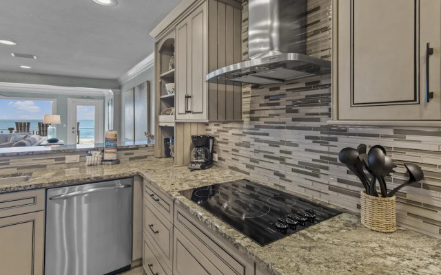 Green Reef #7- Emerald Horizon