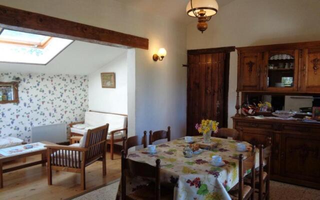 Gîte Saint-Haon-le-Châtel, 4 pièces, 6 personnes - FR-1-496-21