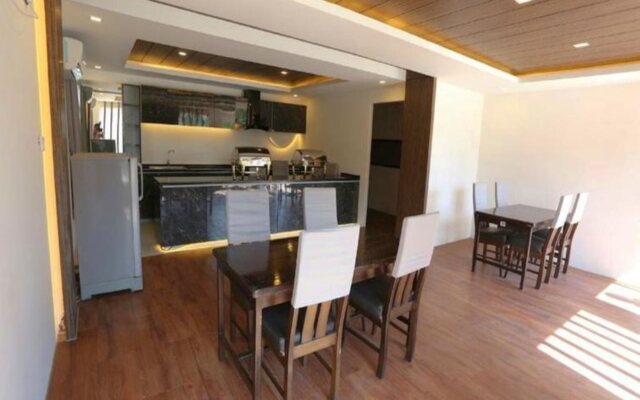 Royal Crown Hotel