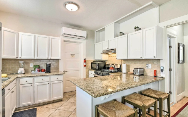 Steps to Beach: Nautical Galveston Home Near Pier!