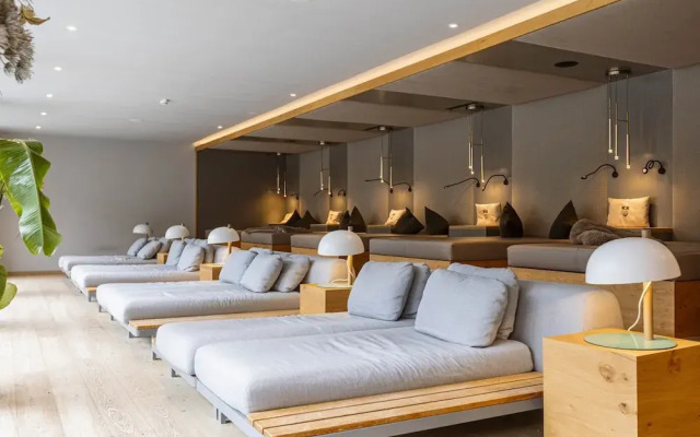 Spacious Apartment With Shared Pool