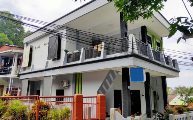 Oyo 3919 Karmila Syariah Guest House