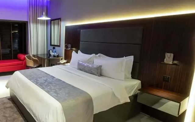 Tripod by Pedestal Hotel