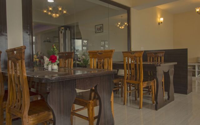 OYO 16637 Tiara Regency