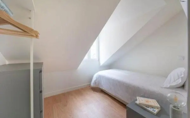 Monsanto Hill House - NO. 565 1E