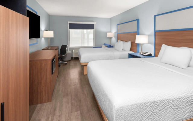 AmericInn by Wyndham Reedsburg