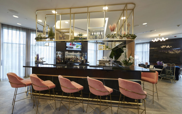 Bloom Mississauga, Tapestry Collection by Hilton