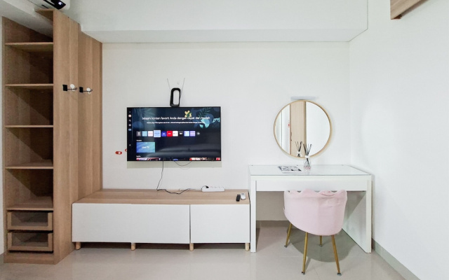 Comfortable 1Br Without Living Room At Apartment Bintaro Embarcadero