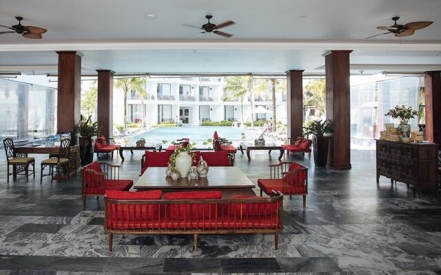 Palmy Beach Club Resort