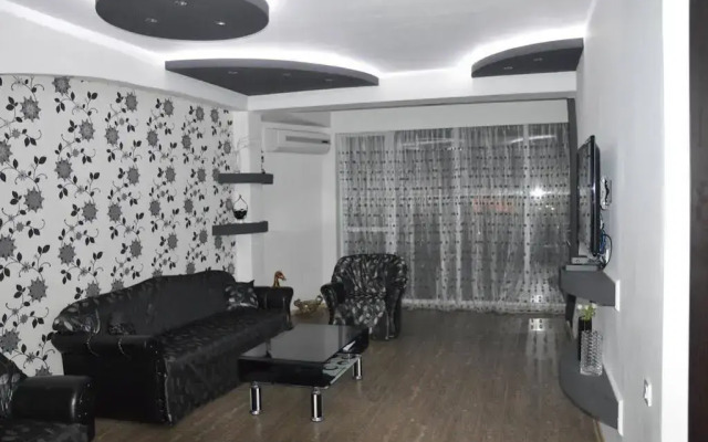 Irakli's Apartment with Terrace
