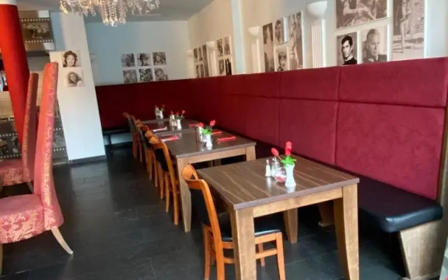 Cinehotel Maroni