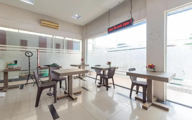 RedDoorz @ Jalan Krakatau Medan