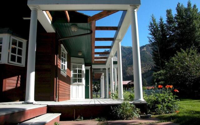 Secret Garden Bed & Breakfast