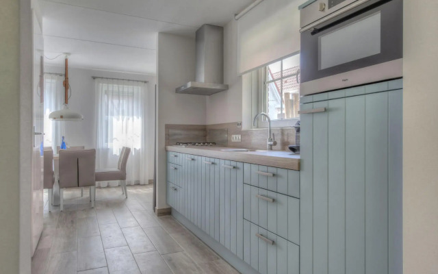 Luxurious Stately Villa With 3 Bathrooms, 1km From the Beach