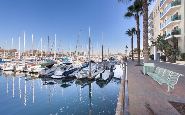 MARINA PRESIDENTIAL SUITE w AMAZING VIEWS & AMENITIES