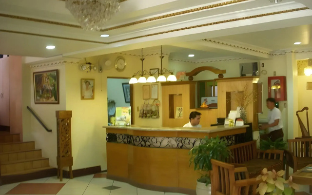 Plaza Maria Luisa Suites Inn