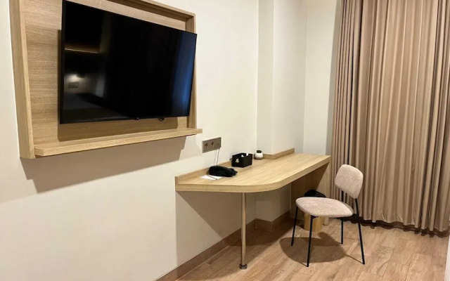 University Hotel UMY