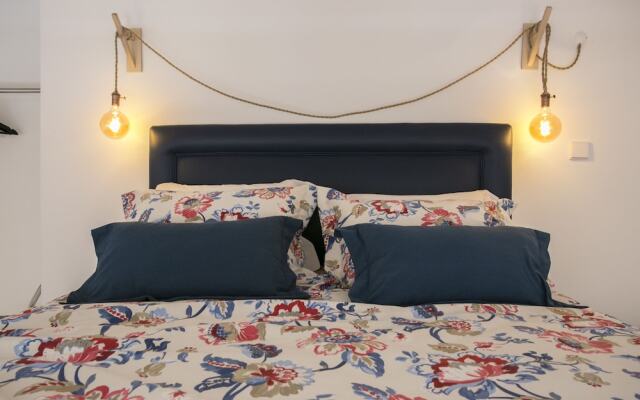 Charming Mezzanine Rooftop View