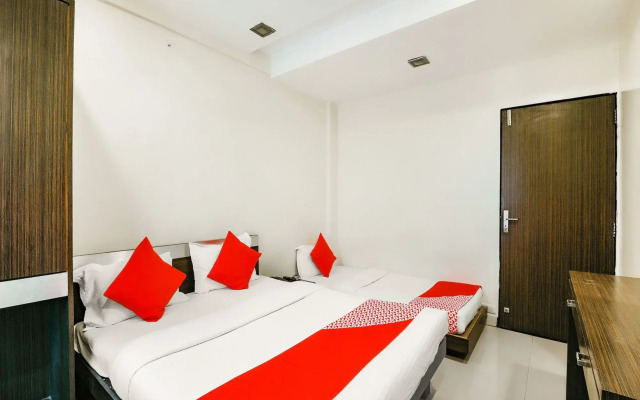 OYO 13810 Hotel The Gentleman