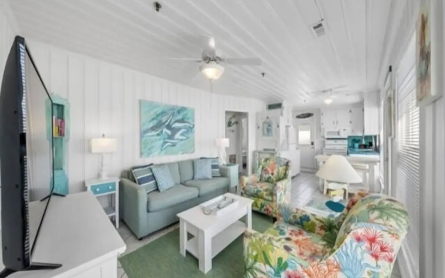 Margaritaville 2 Bedroom Home by RedAwning