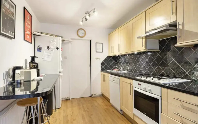 Modern & Spacious 2-bedroom House in Fulham