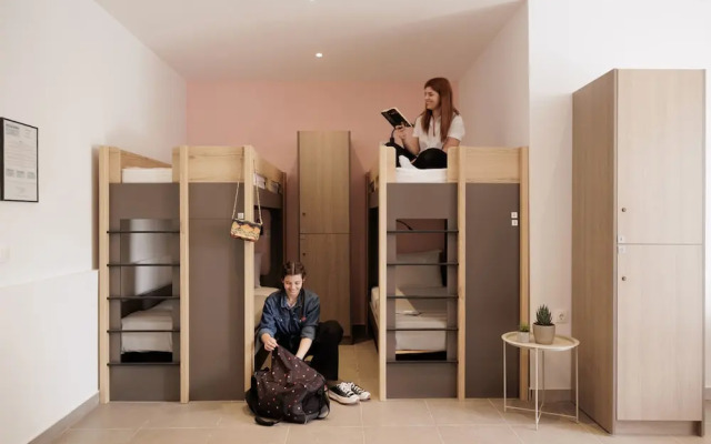 Local Hostel & Suites
