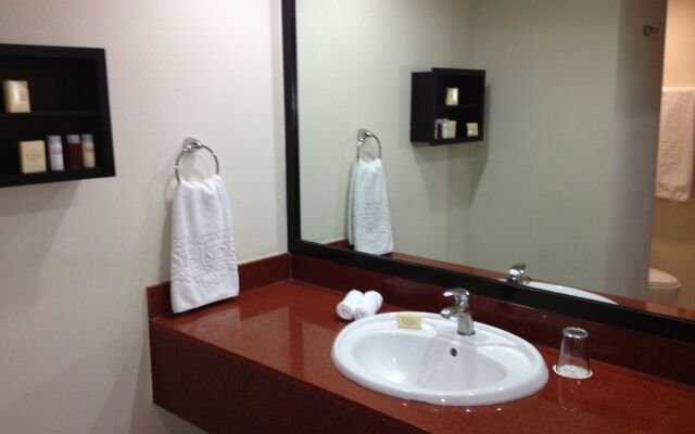 St Isidro Suites Corporate Housing SPA & Wellness Center