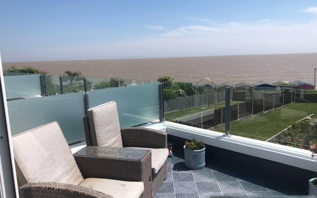 Beautiful 4-bed House in Walton on the Naze