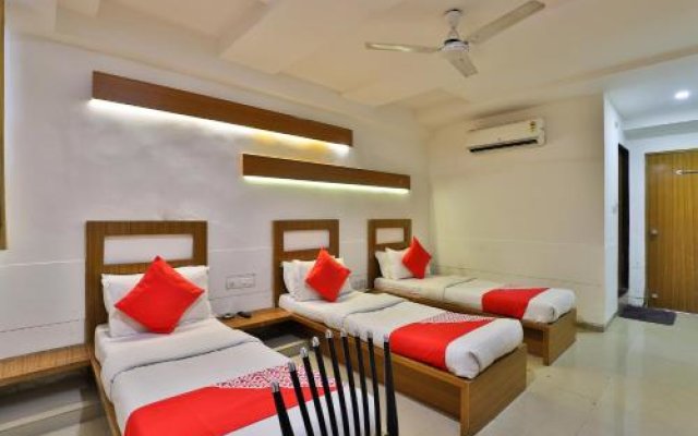 OYO 5122 Hotel Midway Residency