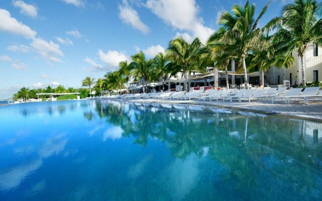 Papagayo Beach Hotel