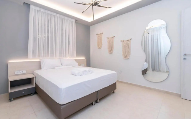 SithoniaRS Luxury Ground Floor Apartment With Private Garden