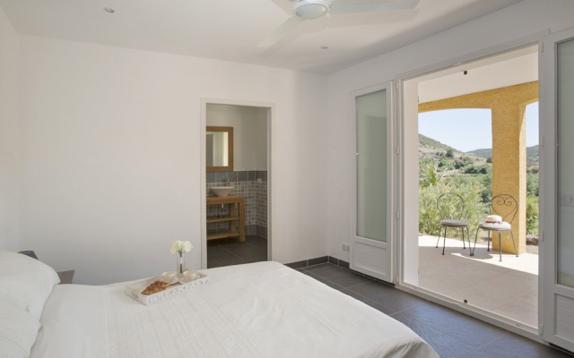 Roquebrun Villa With Pool